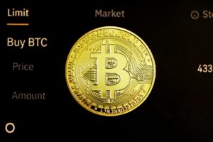 Bitcoin Holds $117,500 On Retail Support While Whales Stay Quiet