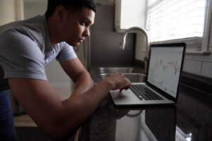 Stalls Near $111K as Traders Brace for Data Week