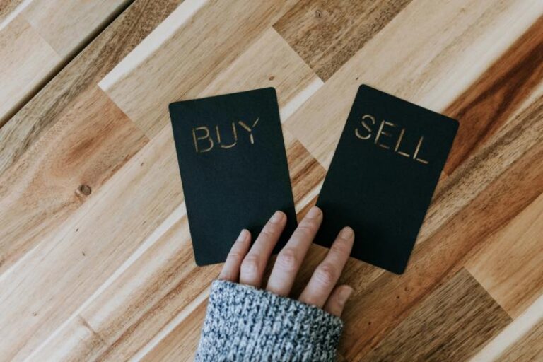 XRP, DOGE, SOL See Friday Pullback as $2.7B Flow to Bitcoin ETFs This Week